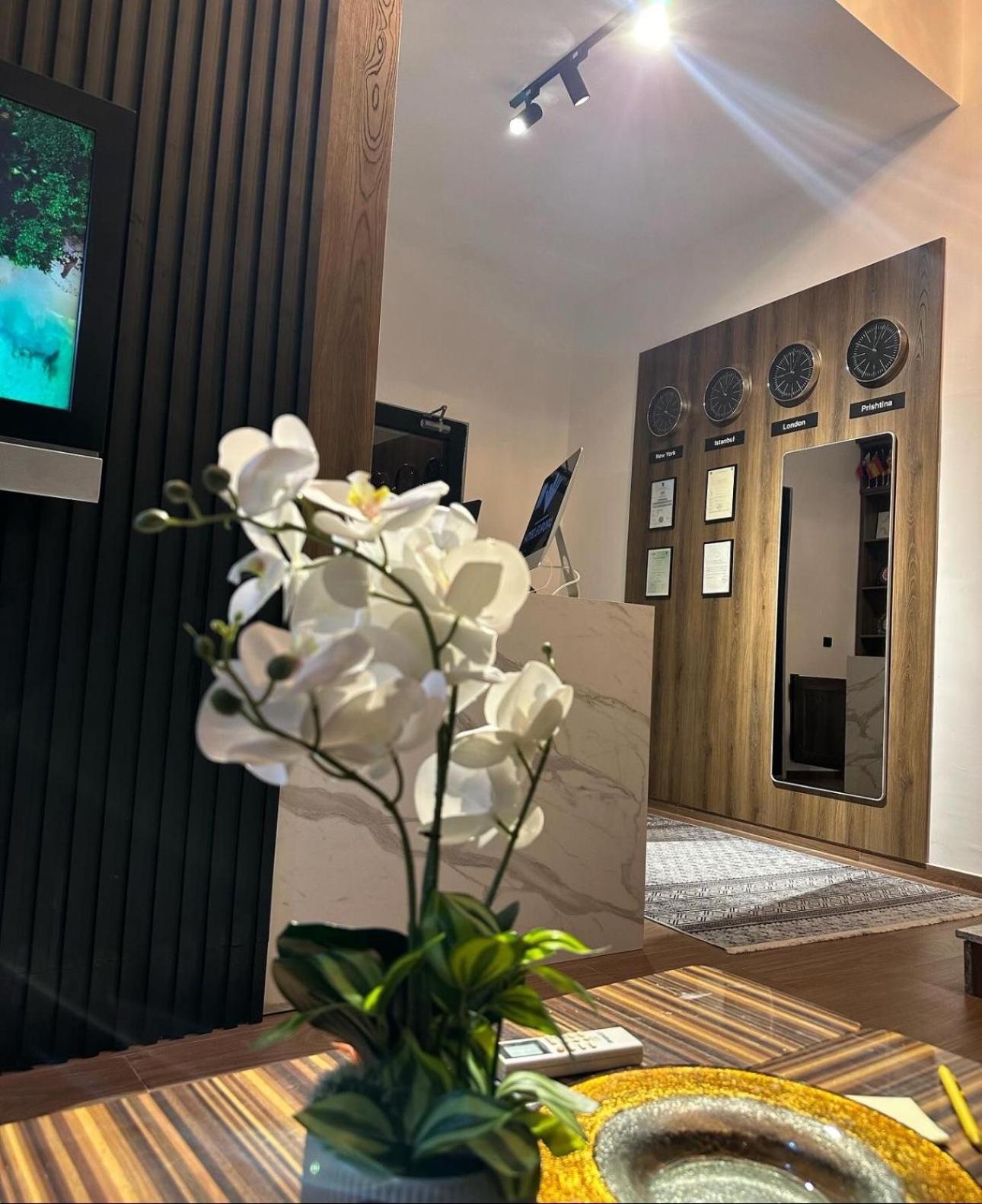 Hotel Europa Prishtina Pristina Esterno foto