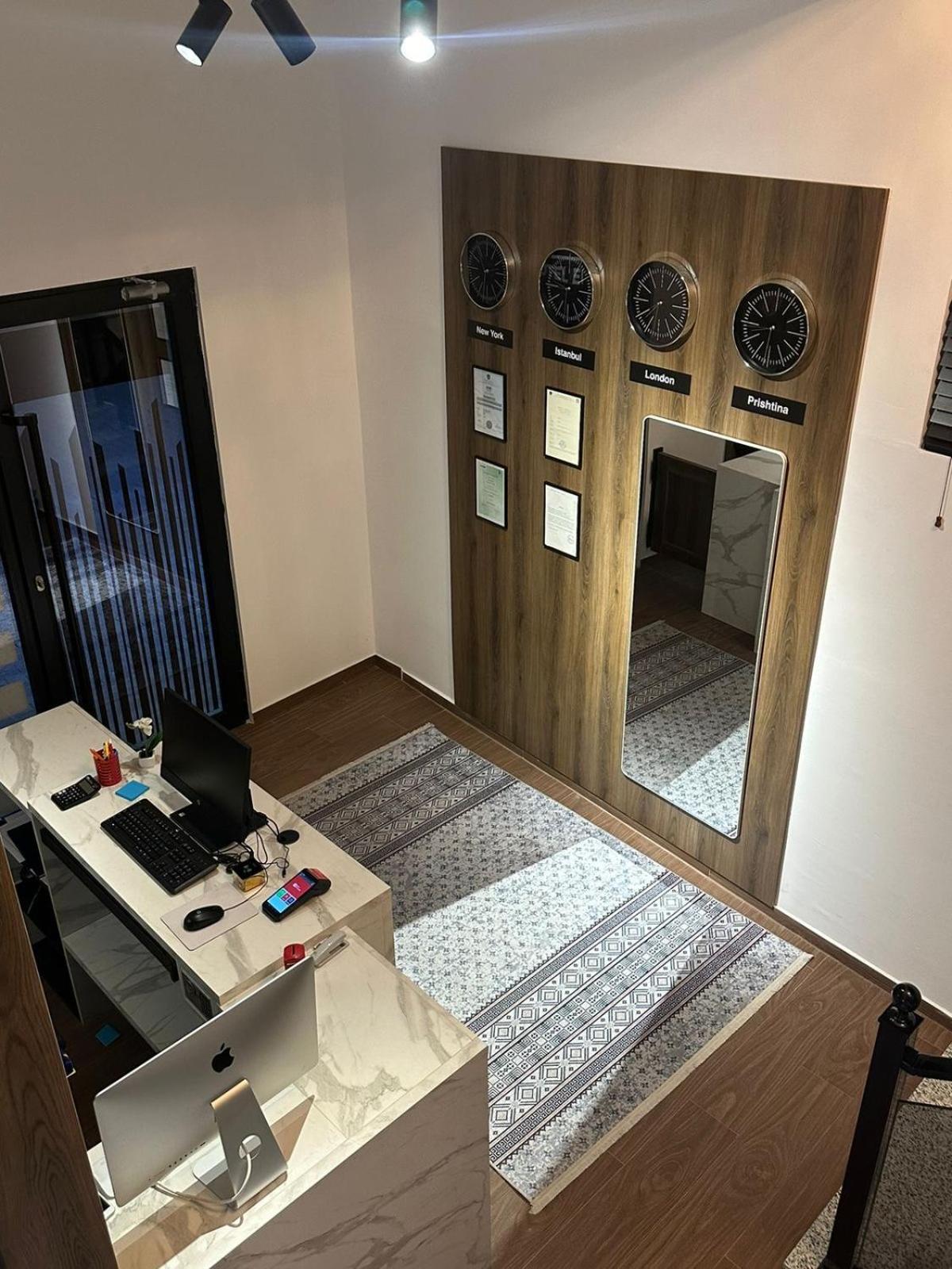 Hotel Europa Prishtina Pristina Esterno foto