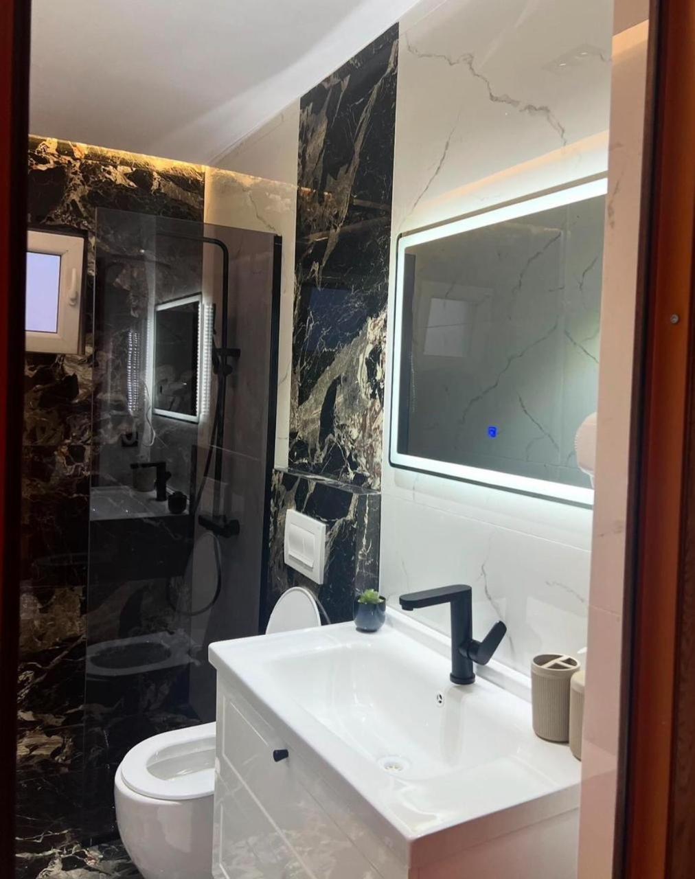 Hotel Europa Prishtina Pristina Esterno foto