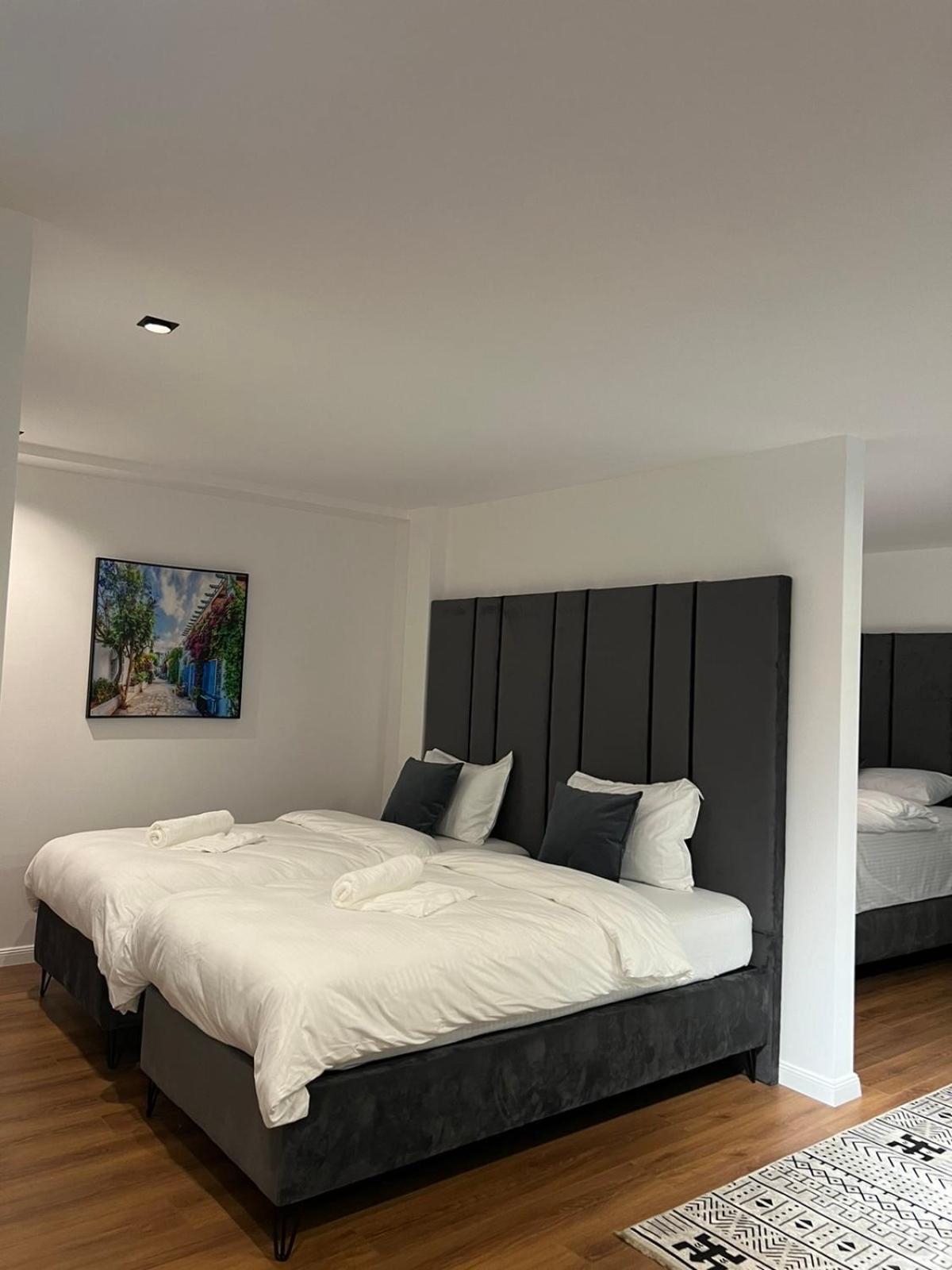Hotel Europa Prishtina Pristina Esterno foto