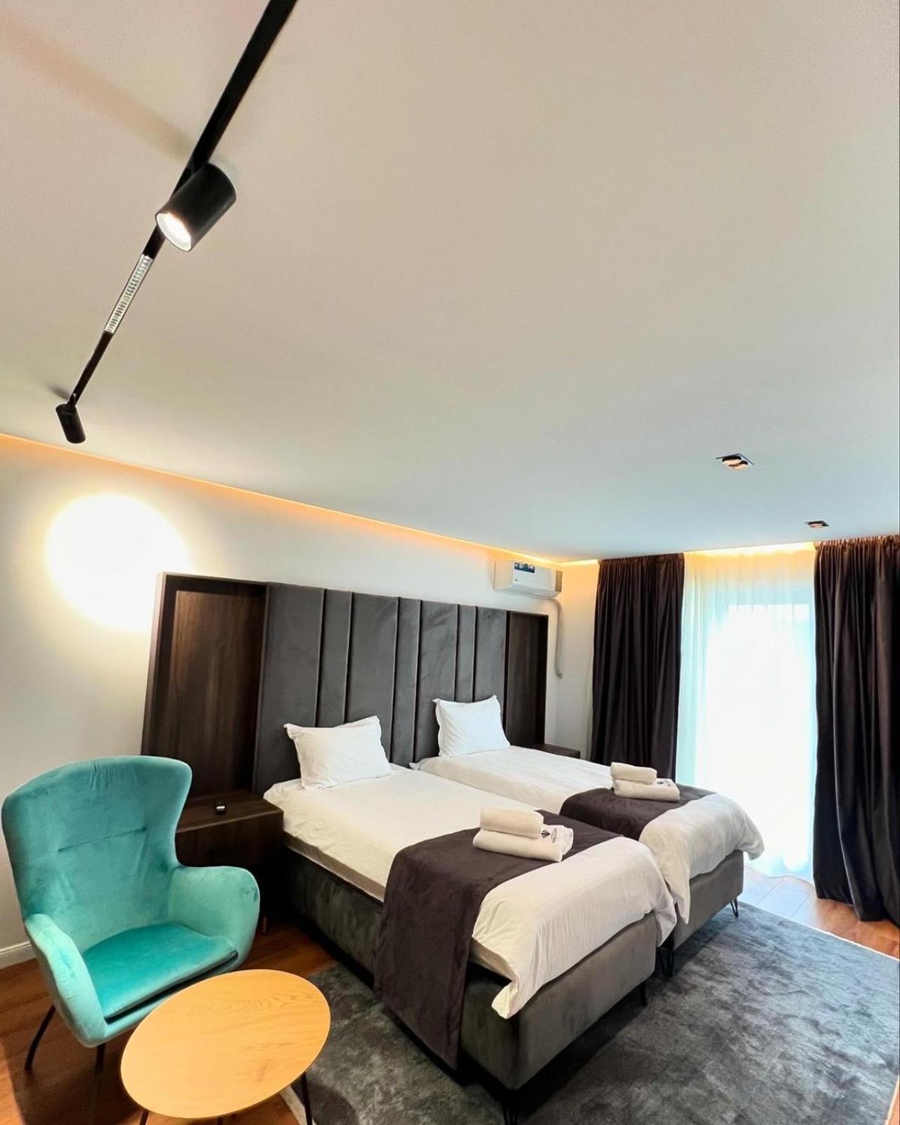 Hotel Europa Prishtina Pristina Esterno foto
